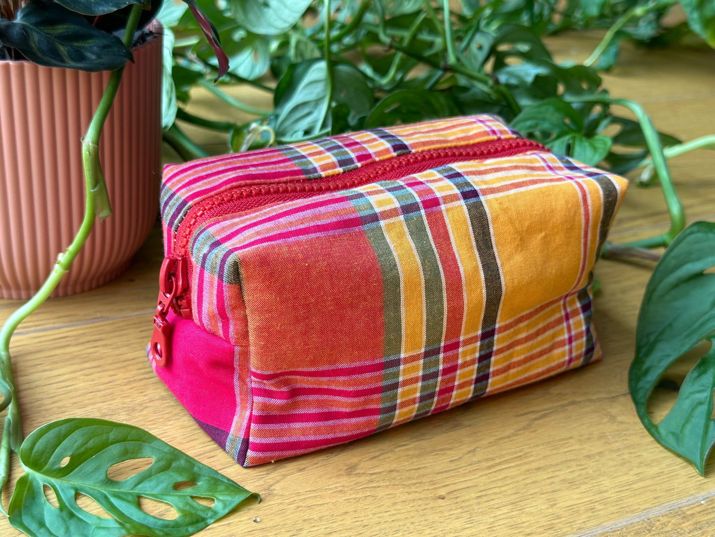 Trousse de toilette "Cerise" en madras rouge