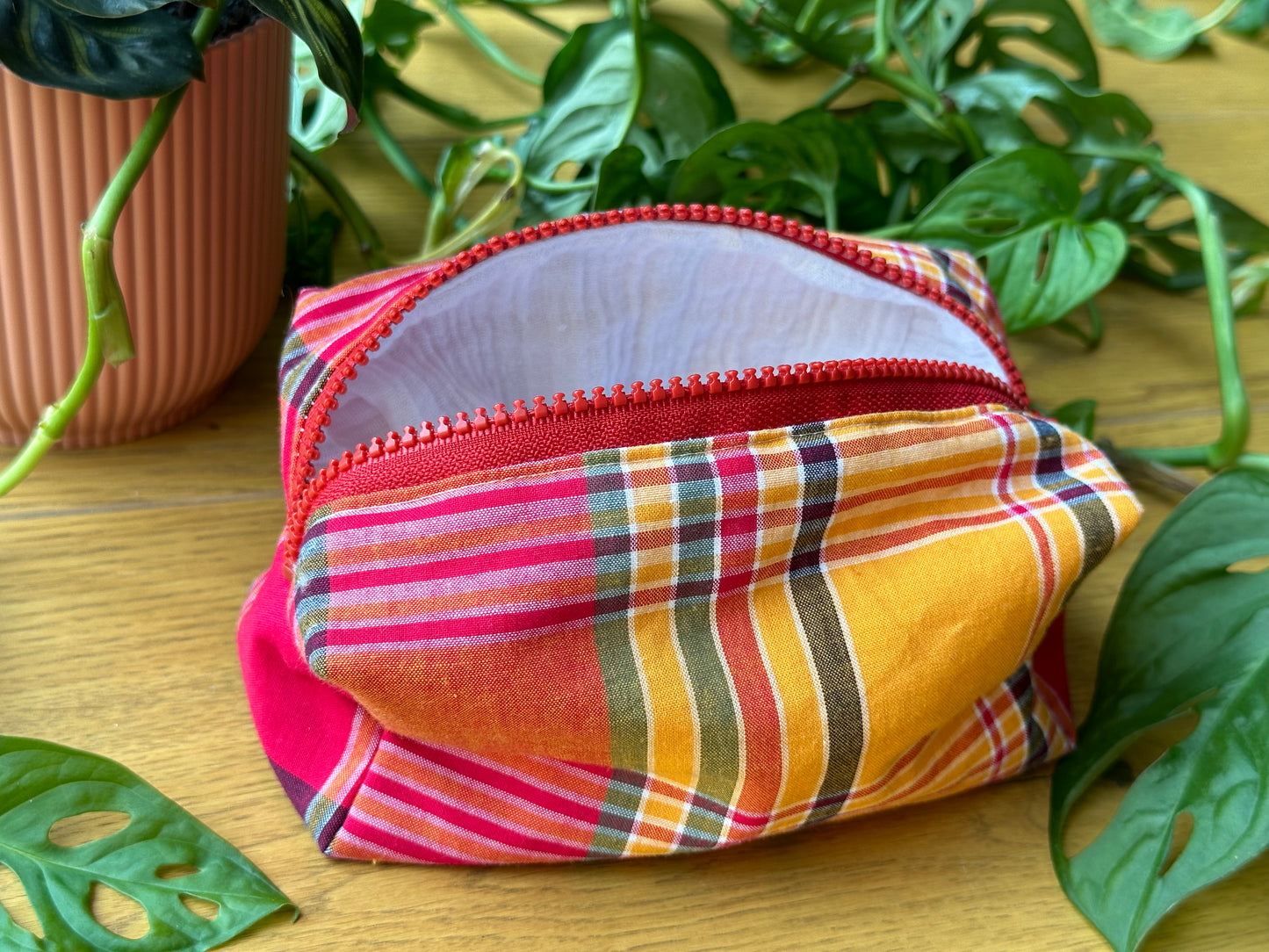 Trousse de toilette "Cerise" en madras rouge