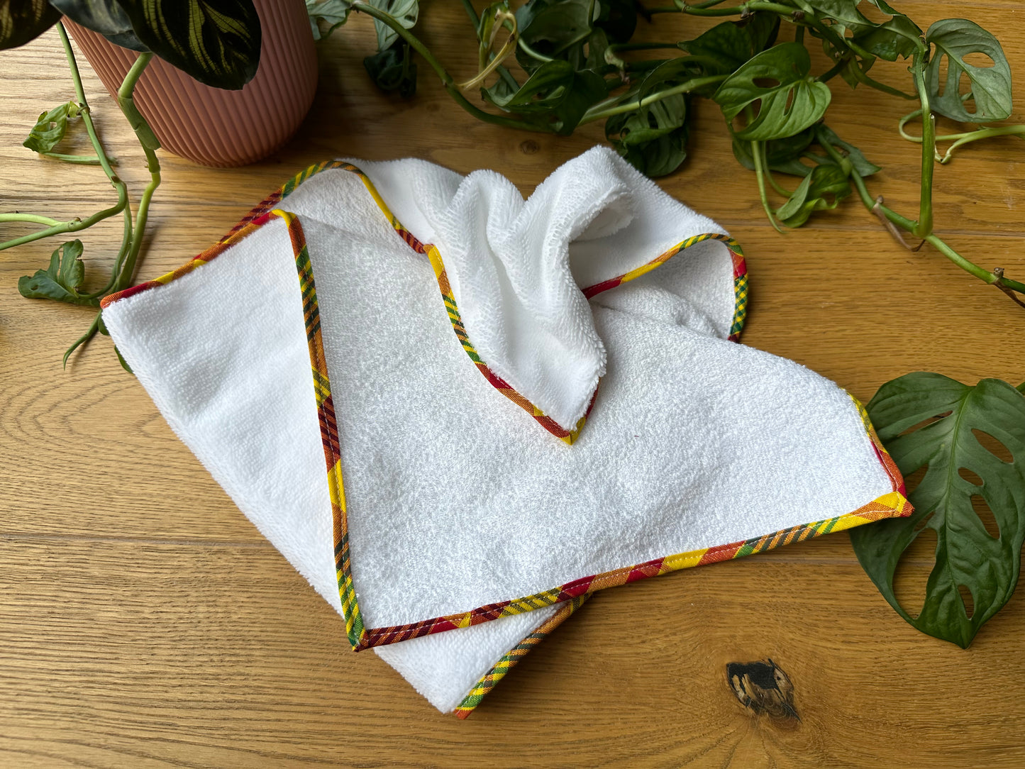Serviette rectangulaire "Maracuja" en éponge bambou et madras