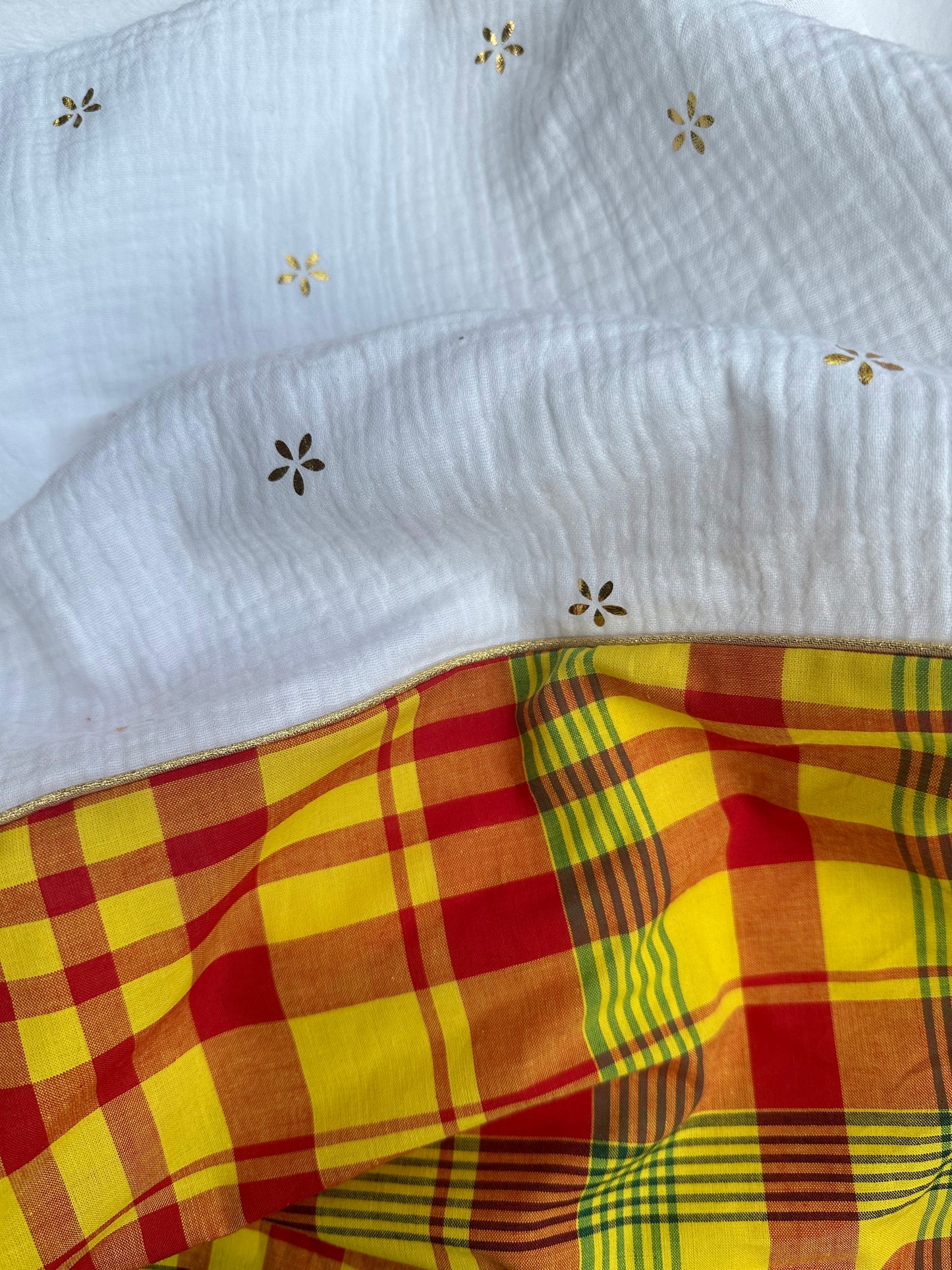 Couverture bébé en madras et double gaze de coton "Carambole"