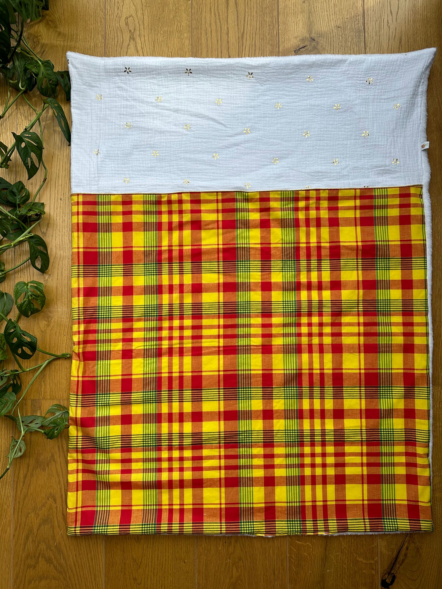 Couverture bébé en madras et double gaze de coton "Carambole"