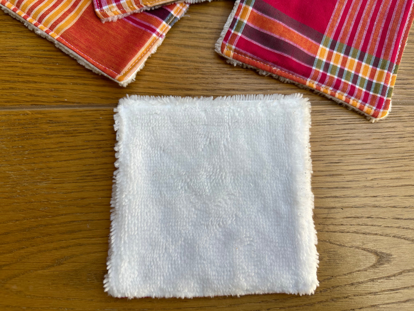 Lingettes lavables "Cerise" en madras rouge