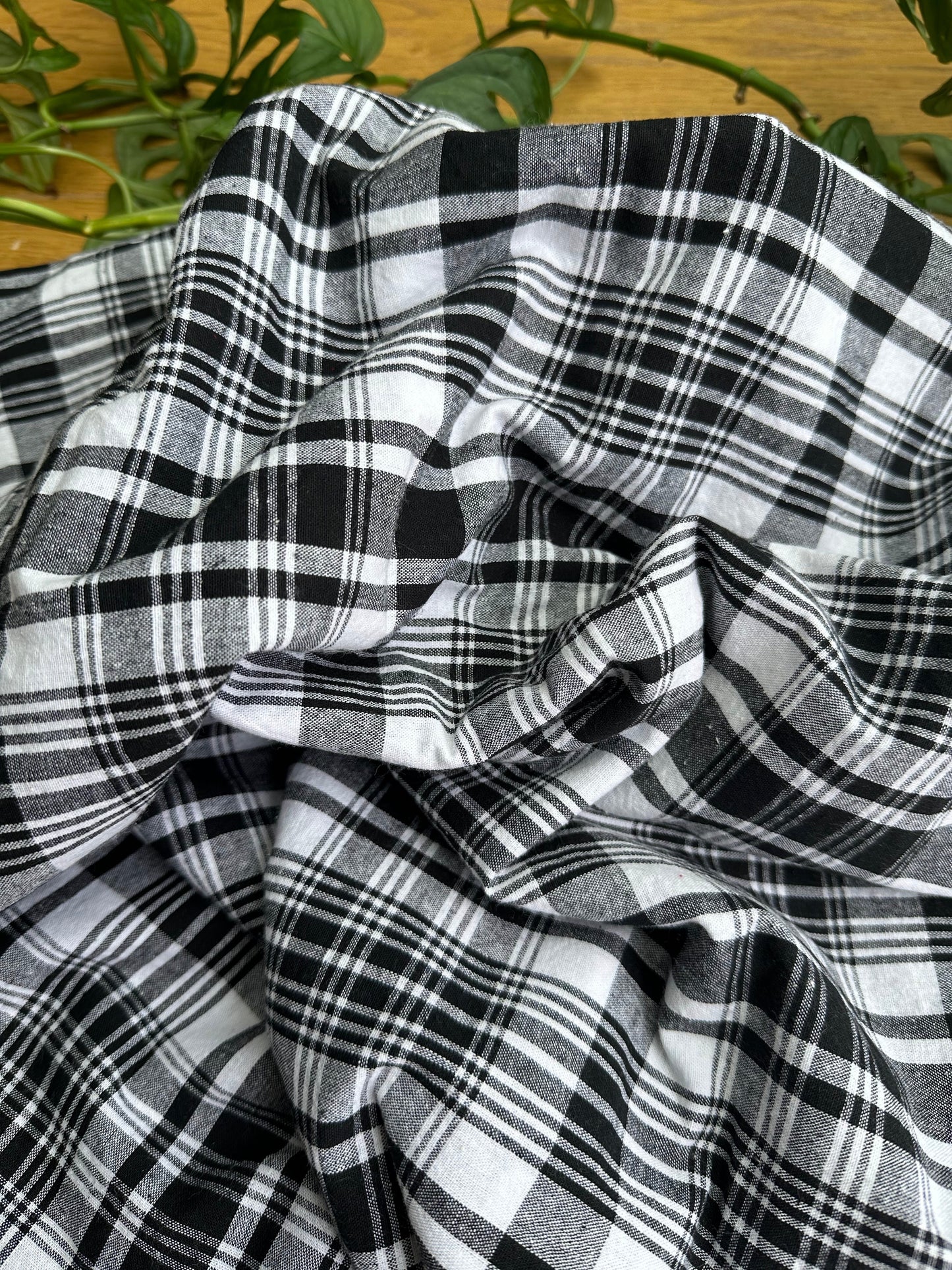 Couverture bébé "Corossol" en madras noir et blanc